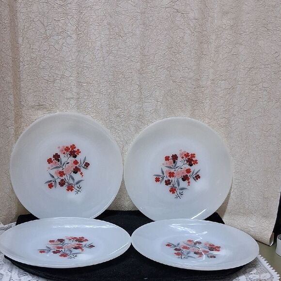 4 Pc. Fire King Primrose Milk Glass 9" Dinner Plates. - Picture 1 of 7